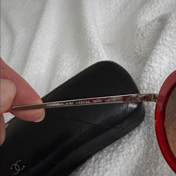 CHANEL Red Sunglasses - Picture 5 of 10